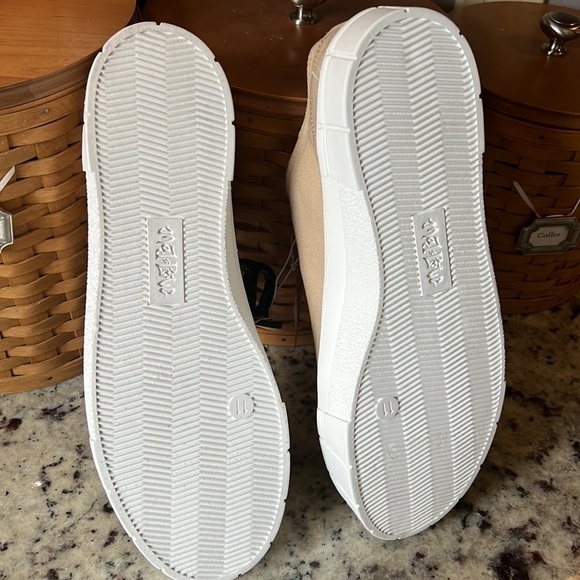 NEW With tags size 11 Mad Love tan sneakers - Picture 6 of 8